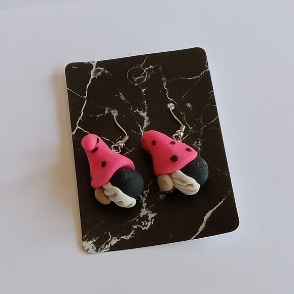 🎯 10 for $10 / Cute Handmade Gnome Earrings - Picture 2 of 9